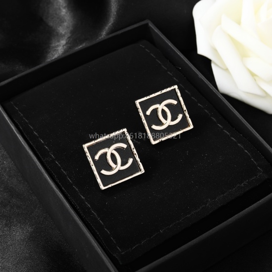 2023.07.23 Xiaoxiang Chanel's New Flower Pot Earrings ✨ Every detail is meticulously crafted, and this design is very beautiful. This is truly super beautiful, super immortal, and exquisite. It's a must-have for little sisters