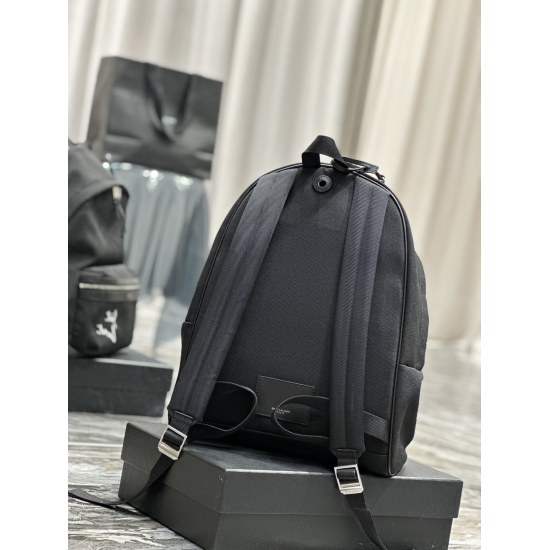 20231128 batch: 570 backpacks arrived_ The embroidered letter style counter has launched a limited edition of meticulously crafted matching fabrics, paired with imported Italian cowhide. It is lightweight, convenient, practical, and versatile, suitable fo