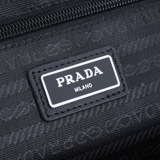 P550 on March 12, 2024. Hot selling items ✨  Pr * da Classic Original 2VZ025 0384-1 Triangle Enamel Nameplate Logo Imported Original Factory Parachute Fabric Using Imported Equipment ✈️+ All lines have clear ZP synchronous original hardware accessories, t