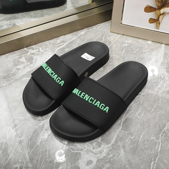 20240410 Running Volume Price 120 ▶️ BALENC * AGA 2020SS Upgraded Balenciaga Slippers ❤️ INS best-selling spot products are available for sale. The original version is purchased and molded, with a consistent large sole and a private mold. The one word str