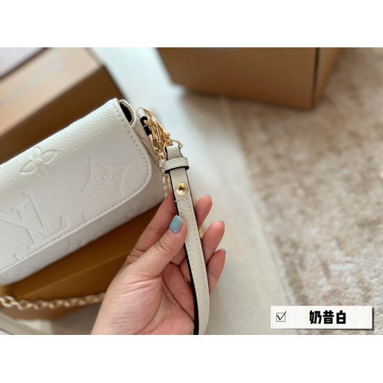 2023.10.1 185 box size: 22 * 12cmL home milk shake white ivy woc real milk whizz drop~Super suitable for summer double chain design mahjong bag can be cross slung, one shoulder, portable, built-in card slot cute and easy to use!