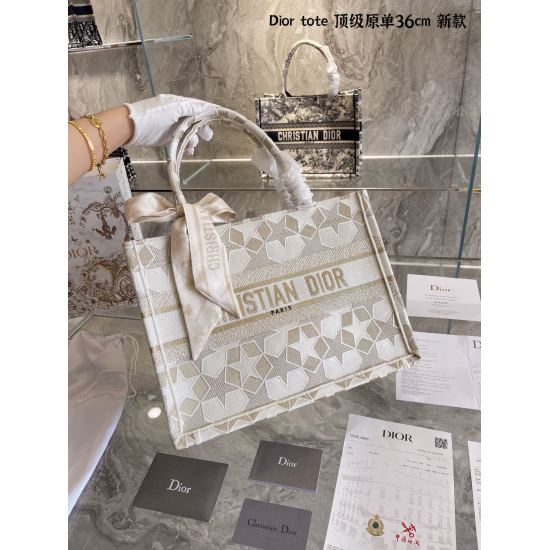 2023.10.07 p315Dior 2022 Early Spring Vacation New Booknote Gentle Color Series 2022 Early Spring New Limited Edition Pink Old Flower Book Tote Beautiful Physical Pink Purple Old Flower Embroidery is more three-dimensional than before, as soon as you see 