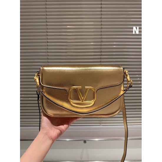 2023.11.10 P225 ⚠️ The size 26.16 Valentino shoulder bag has a sensational texture and a beautiful upper body. It's really a lady, it's too textured. Don't be too absorbent in daily shopping