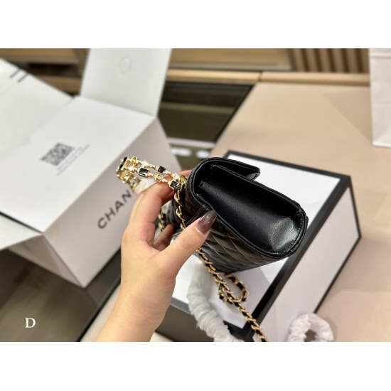 2023.10.13 195 Folding Box Aircraft Box Size: 19.11cm Chanel New Fate Bag Woc Quality is very good! The bag has a slot and a hidden bag! Very practical!!