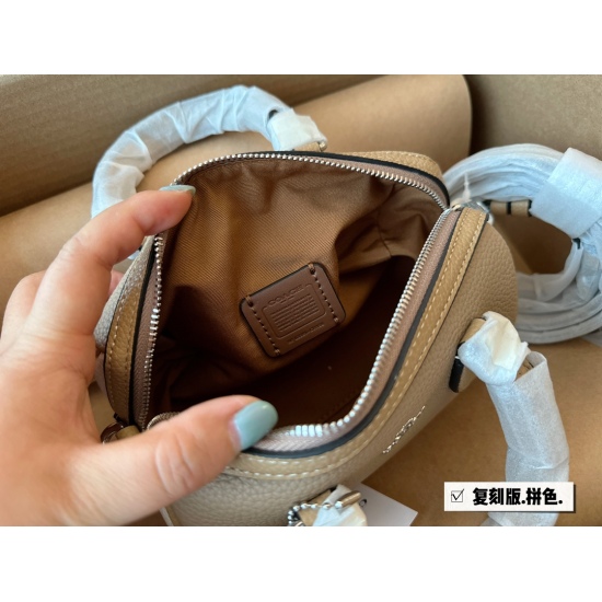 2023.09.03 195 (Full Package) size: 18 * 12cmC Home 23ss Pillow Bag/New Super Cute Mini Boston Classic Small Size Small Body, Large Capacity! Channel goods are very rare! Search for coach pillow bags