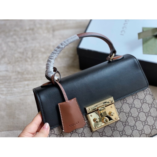 On March 3, 2023, the 255 comes with a box size of 28 * 20cmGG padlock lock lock bag, which is like a girl's time treasure box, and it's very tempting to see it again