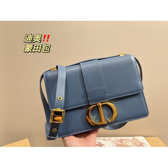 2023.10.07 P200 folding box ⚠ The size 21.15 Dior Montaigne bag can easily handle various styles, making it a must-have for every cool and cute girl