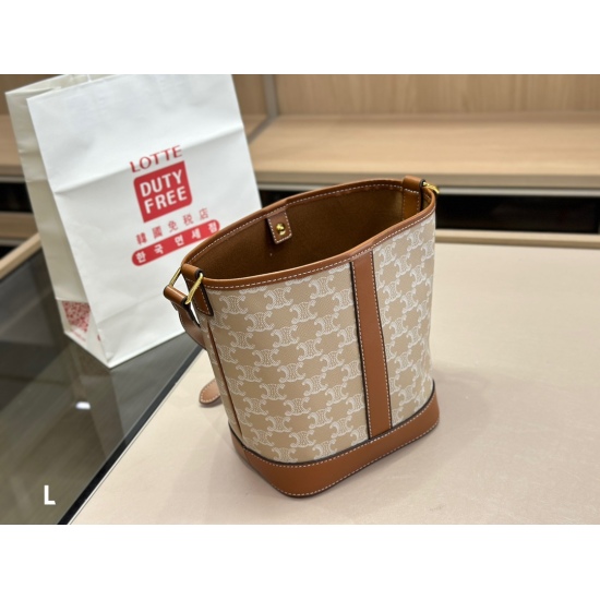 March 30, 2023, 180 box size: 18 * 22cm (small) Celine bucket bag Celine has always been fond of vintage bags, which are durable and have a retro printing pattern with high aesthetic value and a retro artistic atmosphere
