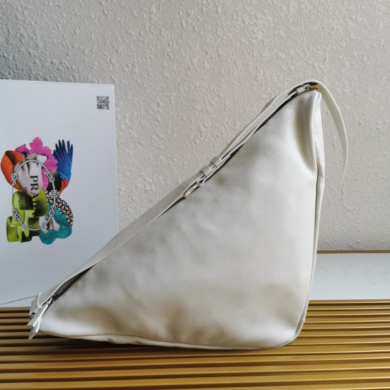 On March 12, 2024, the original 1050 special grade 1180 full leather triangle bag 2VY007 is here to catch the attention of internet celebrities. This multifunctional triangular leather crossbody bag is equipped with adjustable shoulder straps, making it e