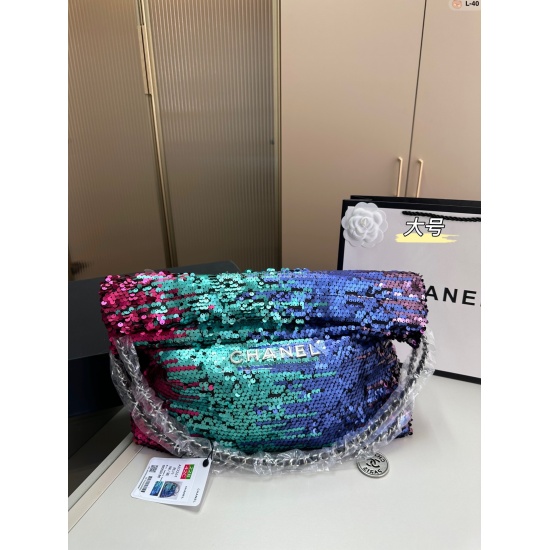 On August 14, 2023, Chanel's 22bag sequin trash bag is sweet and cool. It is a versatile and stylish item that every trendy and cool girl must wear. L-40 size 34.7.38/30.7.32 folding box