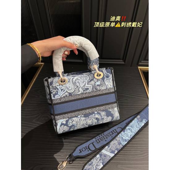 2023.10.07 P355 folding box ⚠ Size 24.20 Dior embroidered princess bag ⚠ The top-notch original single is elegant and atmospheric, and this texture is worth having for the little fairies