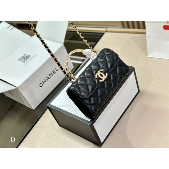 2023.10.13 195 Folding Box Aircraft Box Size: 19.11cm Chanel New Fate Bag Woc Quality is very good! The bag has a slot and a hidden bag! Very practical!!