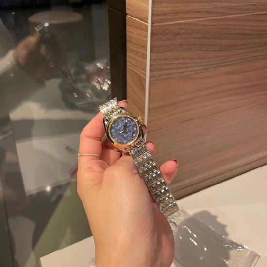 20240408 White Shell 320 Gold 350 Three in One Counter Top Selling, Exclusive First Release! The Omega Seahorse series Aqua Terra women's wristwatch is set with sparkling diamonds, interpreting a delicate and charming style. This high-quality steel watch 