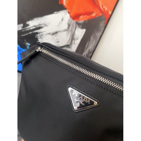 2023.11.06 P150 PRADA Nylon Waistpack Chest Bag for Men's One Shoulder Backpack is exquisitely inlaid with exquisite craftsmanship, making it a classic and versatile item. Original factory fabric delivery, small ticket, dustproof bag, box, 28 x 15 cm