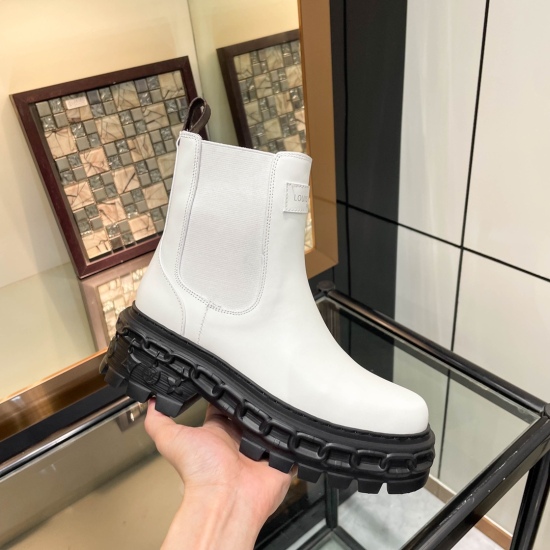 On November 19, 2023, Louis Vuitton's 2023 runway show features a new high-end customized 1:1 replica of various celebrity internet celebrities, featuring a century old classic upper foot comfort with Louis Vuitton logo embossed leather labels and wear-re