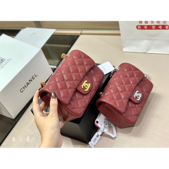 On October 13, 2023, 215 comes with a foldable box and an airplane box size of 17.13cm. Chanel's classic square chubby guy is the best and most worthwhile square chubby guy of the season. What must you have