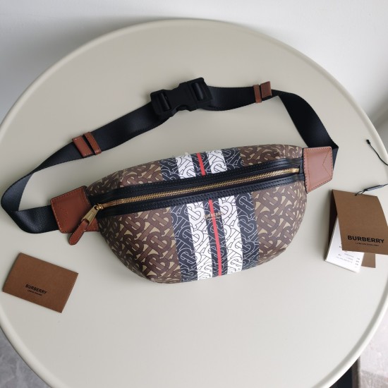 2024.03.09p530 Original Quality Burberry New Waistpack draws inspiration from the 90s street style, featuring a brand new Bt logo design and a refreshed use of environmentally friendly canvas material, which is mainly made from renewable resources. Featur