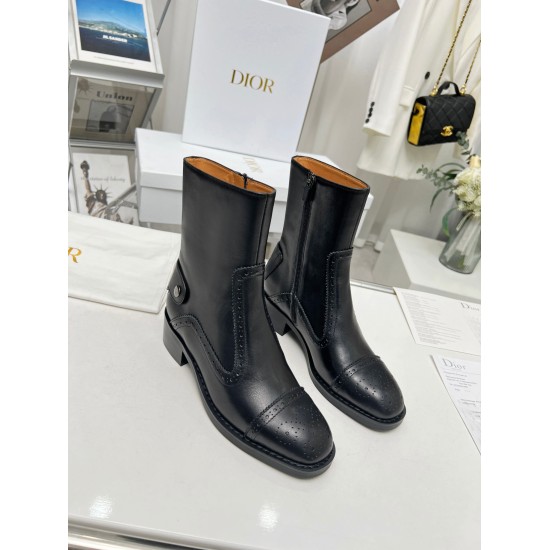 2024.01.05 Dior 2023ss early spring new model, retro British style block toe, Xuan shaped versatile slim feet yyds. The three-dimensional and full shape, handsome and comfortable to wear, a very retro style, full of aura, and a very innovative design styl