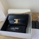 20240315 P1030 Top of the line original CELINE 2022 Spring/Summer collection has released a new short chain underarm bag, which is similar in size to the old cowhide shoulder strap underarm bag. The design replaces the cowhide shoulder strap with a chain,