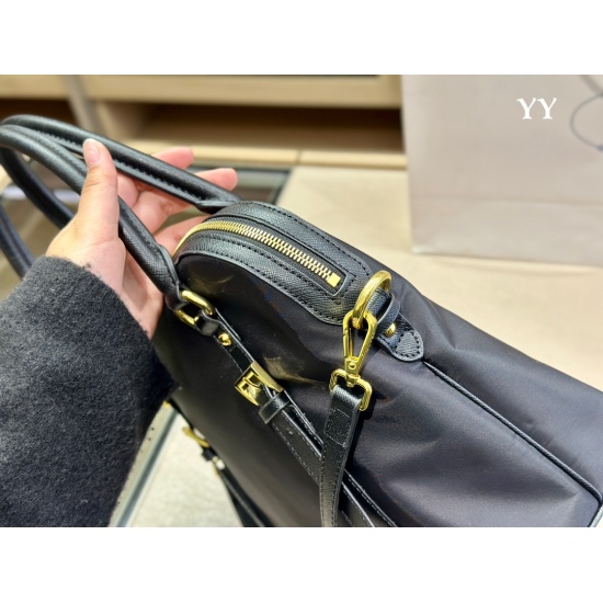 2023.11.06 230 size: 25.30cm PRADA Shell Pack Prada!! The highest daily utilization rate! A bag that is suitable for both leisure and work ⚠️ Original fabric! Original hardware!