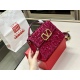 2023.11.10 220 comes with a foldable box size of 22.16cm Valentino New Product! Who can refuse Bling Bling bags, small dresses with various flowers in spring and summer~It's completely fine~