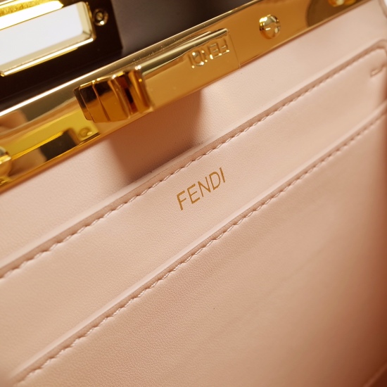 2024/03/07 1250 [FENDI Fendi] New Iconic Peekaboo ISeeU Small Handbag, made of black lizard leather material, with classic twist locks on both sides. Pink and pigeon gray soft Nappa leather lining, with two compartments separated by hard partitions, equip
