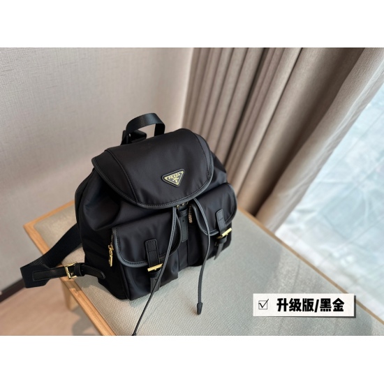 2023.09.03 190 Upgraded Gold Hardware Size: 35 * 30 cm PRAD Nylon Backpack When it comes to backpacks, I have to recommend the design of this bag. It's too imaginative! Convenient no need to be absent. It is a practical backpack!!! ⚠️ Mild waterproofing