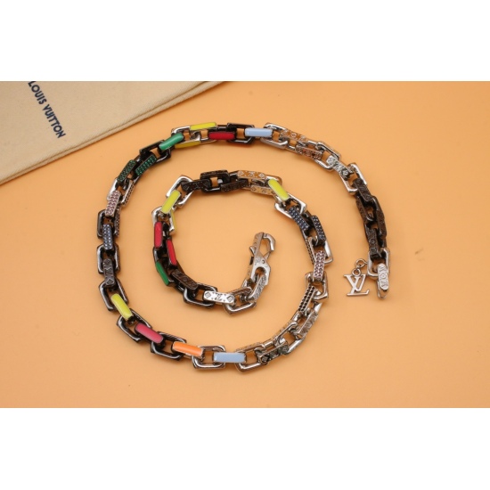 2023.07.11  Bamboo colored diamond colorful necklace Paradise Chain bracelet captures the eye with rainbow colors and fashion ideas. Enamel and transparent glass are dipped in bright and bright colors, the chain link is exquisitely carved with Monogram pa
