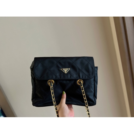 2023.11.06 200 Box less Size: 28 * 23cm Prada Vintage Nylon Chain Parachute Bag, I really fell in love with it at a glance! Spring, summer, autumn, and winter can be fully versatile! The bag itself looks great! ⚠️ Original order channel goods!