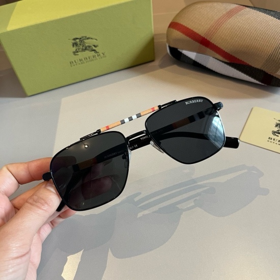220240401 90Burberry's new integrated driving mirror sunglasses are a must-have for travel, with multiple celebrities available. Same style sunglasses for both men and women. Taishi sunglasses for flying