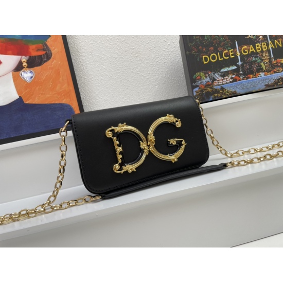20240319 batch 520 with box, top quality original Dolce Gabbana Dolce Gabbana crossbody bag made of imported raw materials, with resin bottom plated with real gold DG logo on the front. The front flap is opened and closed with hidden magnetic buckles, fix