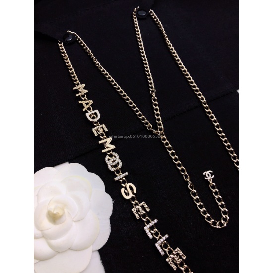 On July 23, 2023, Xiaoxiang's original Chanel 22 year new letter double C waist chain is made of high-quality brass material and metal to create a letter shape. Clear and regular patterns, excellent texture, simple and elegant, fashionable yet elegant