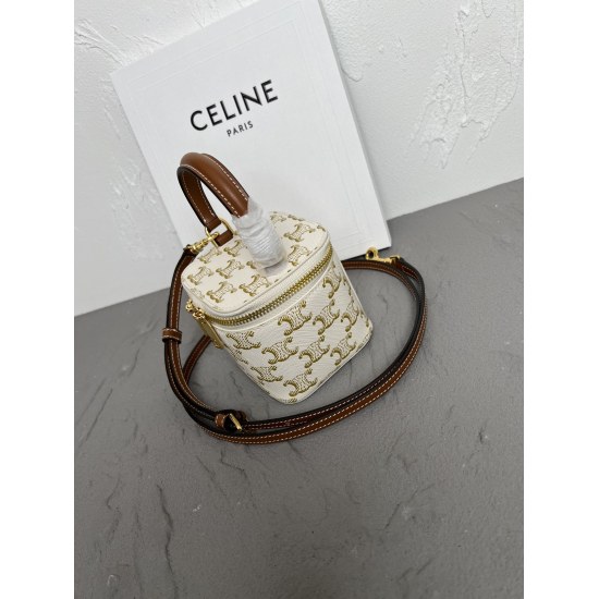 20240315 P670 CELINE (9.5x8X9cm) This model cannot fit a smartphone model. Cow leather lining: Cow leather/fabric handle, shoulder and back, and crossbody zipper lock. 1 main compartment is adjustable and detachable. The leather shoulder strap is 22 inche