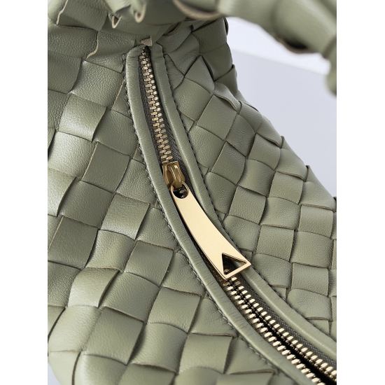 20240328 Original Order 750 Special Grade 870 New Color~Cave Stone Green Bottega veneta ͙.——— The latest weaving and knotting hobo is made of top-notch sheepskin leather, which is very soft and has a unique shape that is particularly practical and durable