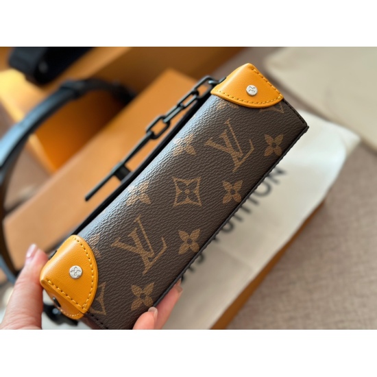 2023.10.1 230 box size: 18 * 13cmL home steamer trunk orange yellow+classic old pattern road proper young fashion latest color scheme! Ladies and sisters who are giving away their boyfriends can arrange a search: Lv trunk