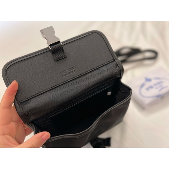 2023.11.06 175 box size: 20 * 16cmprad men/women mobile phone bag The size is just right! It's really a clothing artifact! It's just a blessing for men! Original nylon material! Waterproof and wear-resistant