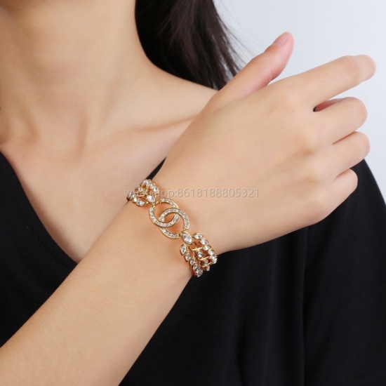 2023.07.23 Xiaoxiang Chanel New Horse Eye Wheat Ear Bracelet ✨ Every detail is meticulously crafted, and this design is very beautiful. This is truly super beautiful, super immortal, and exquisite. It's a must-have for little sisters