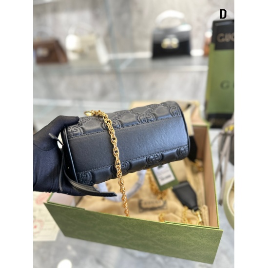 On March 3, 2023, the latest Boston bag model GGMatlasse of P245GucciI was taken in real time, and it's the main topic of Hargucci's new bag. Botton bag type, pillow bag. The March of Love - GGMatelasse GGMatelasse leather is used in a well-known style fo