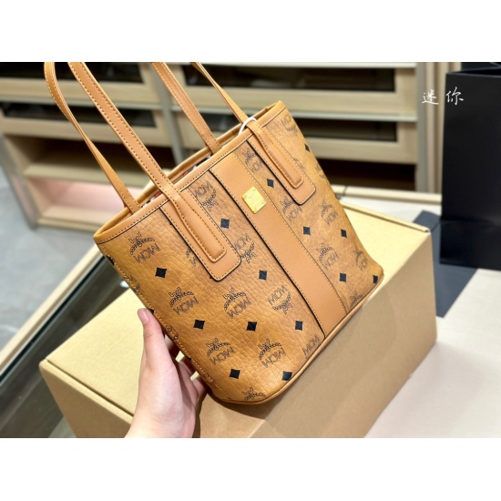 2023.09.03 185 size: 22.21cm original hardware with cowhide, I really think it looks good!! Simple MCM shopping bag:! They are all incredibly beautiful!