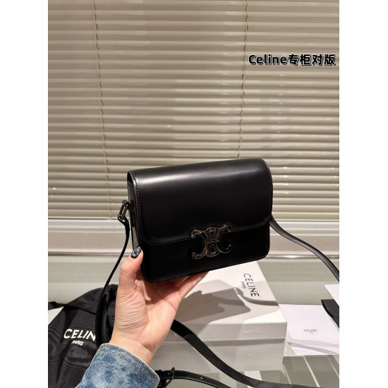 2023.10.30 Box Cowhide P255 | Celine Box Triumphal Arch Box Tofu Bag Celine Box Tofu Bag Triumphal Arch Series Highly Recommended! Triomphe is the best-selling feature for those who pursue practicality and love Celine. This bag has been designed for the c