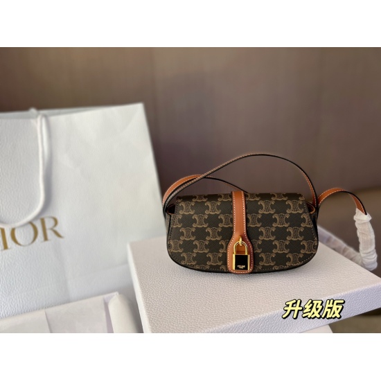 On March 30, 2023, the 190 accessory box (upgraded version) size: 20 * 13cm Celine lock head bag has a long and short shoulder strap that cannot be adjusted and cannot be disassembled. This leather shoulder strap is too short and cannot be crossed ⚠