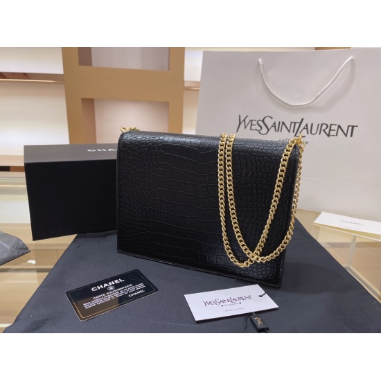 2023.10.18 P200 Counter Gift Box YSL Cassandra Saint Laurent Envelope Bag ✉️ The classic logo and rotating buttons of Ouyang Nana are cleverly integrated into one, and the crocodile embossing in the luxury industry is the best, making it extremely luxurio