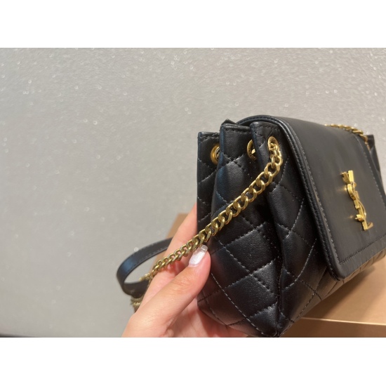 2023.10.18 P200 box matching ⚠ Size 19.12 Saint Laurent mini nolita cloud bag is perfect for daily commuting, cool and low-key luxury cool and cute collectors