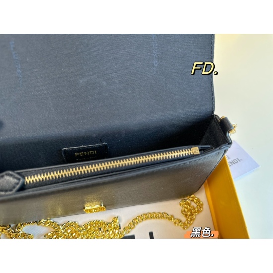 2023.10.26 P195 (Folding Box) size: 2111 FENDI Fendi's new woc chain bag is decorated with metal FENDI words, with a detachable inner bag, eight card slots, and a zipper pocket, super practical! Regardless of height, one can control any height ‼️