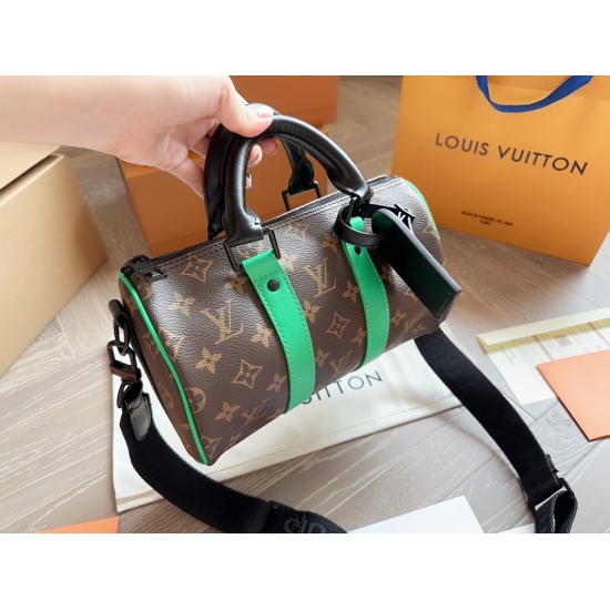 2023.10.1 240 Lv X Nigo Keepall xs 21 Pillow Bag Handbag is an ideal urban handbag. The iconic design and classic Monogram canvas, combined with various carrying options and luxurious natural cowhide trim, add a fashionable and avant-garde feel to the bag