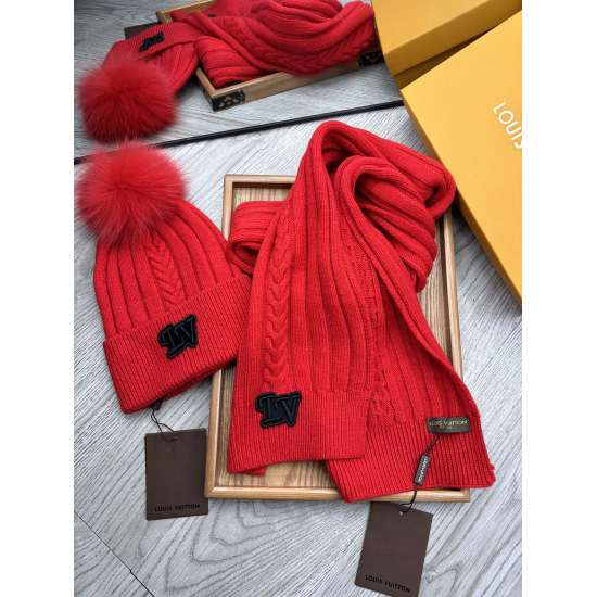 2023.10.02 140. L family. [Wool Set Hat - With Fox Hair Ball] Classic Set Hat! Hat ➕ Scarf! Warm and super comfortable~Winter Little Sister's Age Reducing Tool Oh~This winter, you just need such a set of hats~It's both warm and fashionable! Unisex! Can be