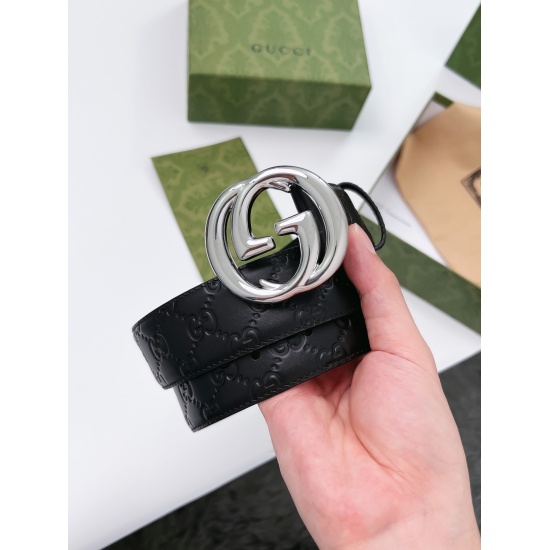 Gucci. The complete packaging of Gucci is 3.8cm imported calfskin embossed, and the genuine product in the counter is perfectly reproduced in 1:1 The original sole is made of Gucci Signature leather using hot embossing technology, with a thick touch and c