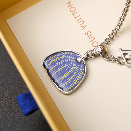 2023.07.11  YK PUMPKIN necklace special counter price 5,8 Louis Vuitton and Yayoi Kusama launched the cooperation series again. The LV x YK Pumkin metal necklace features pumpkin shaped decorations and LV letters hanging on adjustable chains, echoing the 
