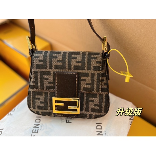 2023.10.26 200 box (upgraded version) size: 19 * 15cm Open the box and take photos immediately... The quality is super! Fendi Fa Stick with Ancient Flower Large F Paired with Oil Wax Cowhide and Two Shoulder Straps
