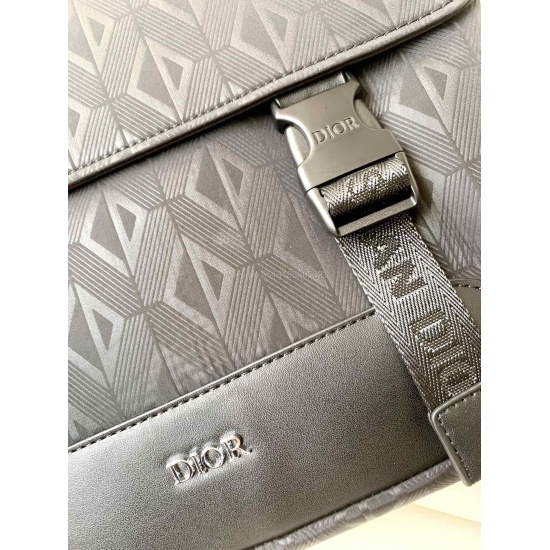 (Original Napa Calf Leather) DIOR Dior Size: 31/21/8, this DiorExplorer handbag takes inspiration from the timeless messenger bag classic logo and reinterprets the high-end style version. Crafted with iconic beige and black Oblique printed jacquard fabric
